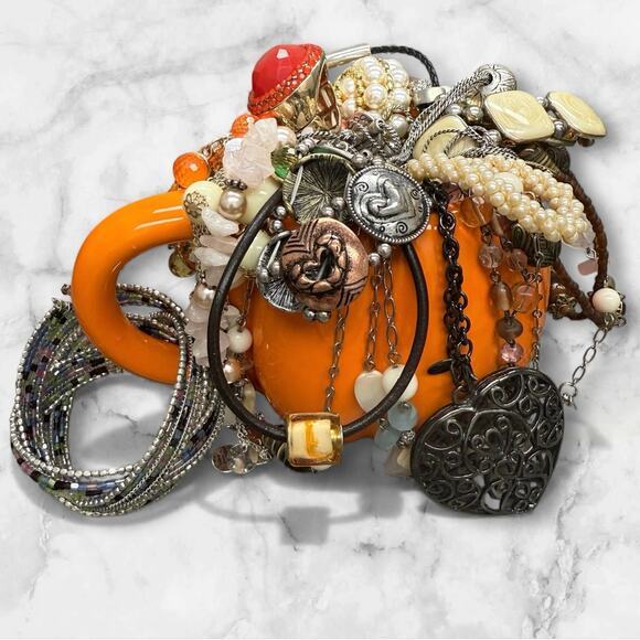 Adorable pumpkin mug filled with 15-20 pieces mystery lot of jewelry! - Picture 1 of 4